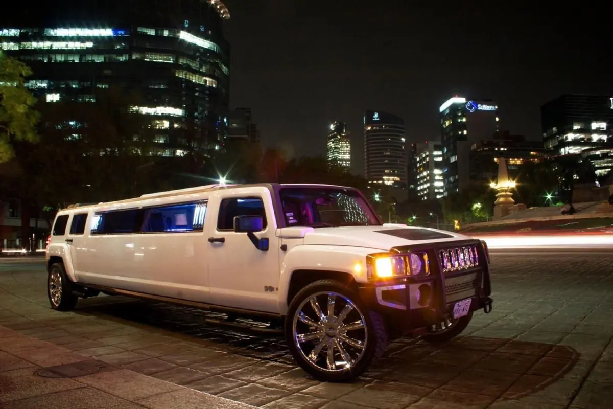 Limusina Hummer H3 blanca de Bronson Limusinas